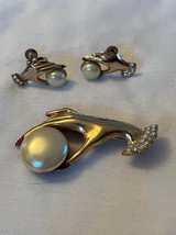 Art Deco Figural HAND Brooch and Earrings Set - £37.96 GBP