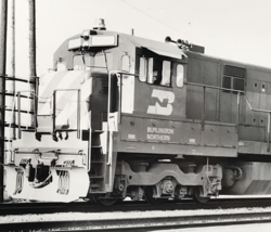 Burlington Northern Railroad BN #5909 U30C Locomotive Train B&amp;W Photo Aurora IL - £7.78 GBP