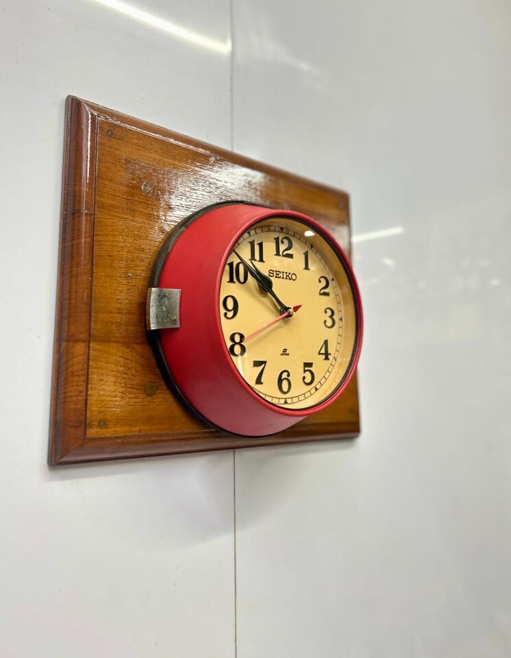 Beautiful Home Wall Art Decoration Red Paint Coating Seiko Quartz Ship Clock