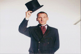 Christopher Eccleston as The Doctor 2005 8x10 photo tipping hat Dr. Who - £9.65 GBP