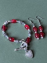 Demi Lot of Cherry Jelly Red Plastic Barrel &amp; SIlvertone Bead Bracelet w... - $18.49