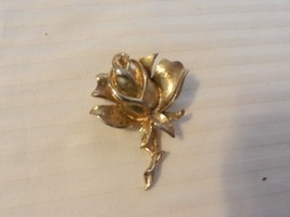 Vintage Gold Tone Metal Blooming Rose On Vine Pin - £31.47 GBP