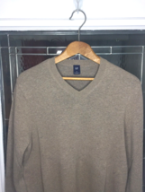 GAP V-Neck Soft Cotton Knit Exposed Seam Lightweight Sweater Medium Light Brown - £12.69 GBP