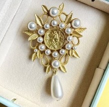 Elegant Baroque Style Gold Brooch with Pearl Accents and Waterdrop Design New - $15.47