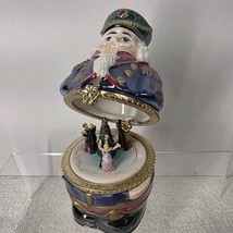 Santa Nutcracker Ornament Music Box Dance of the Sugar Plum Mr. Christmas  - $274.36 MXN