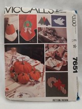 80&#39;s McCall&#39;s Sewing Pattern 7651 Holiday Decor Table Setting Christmas ... - £8.63 GBP