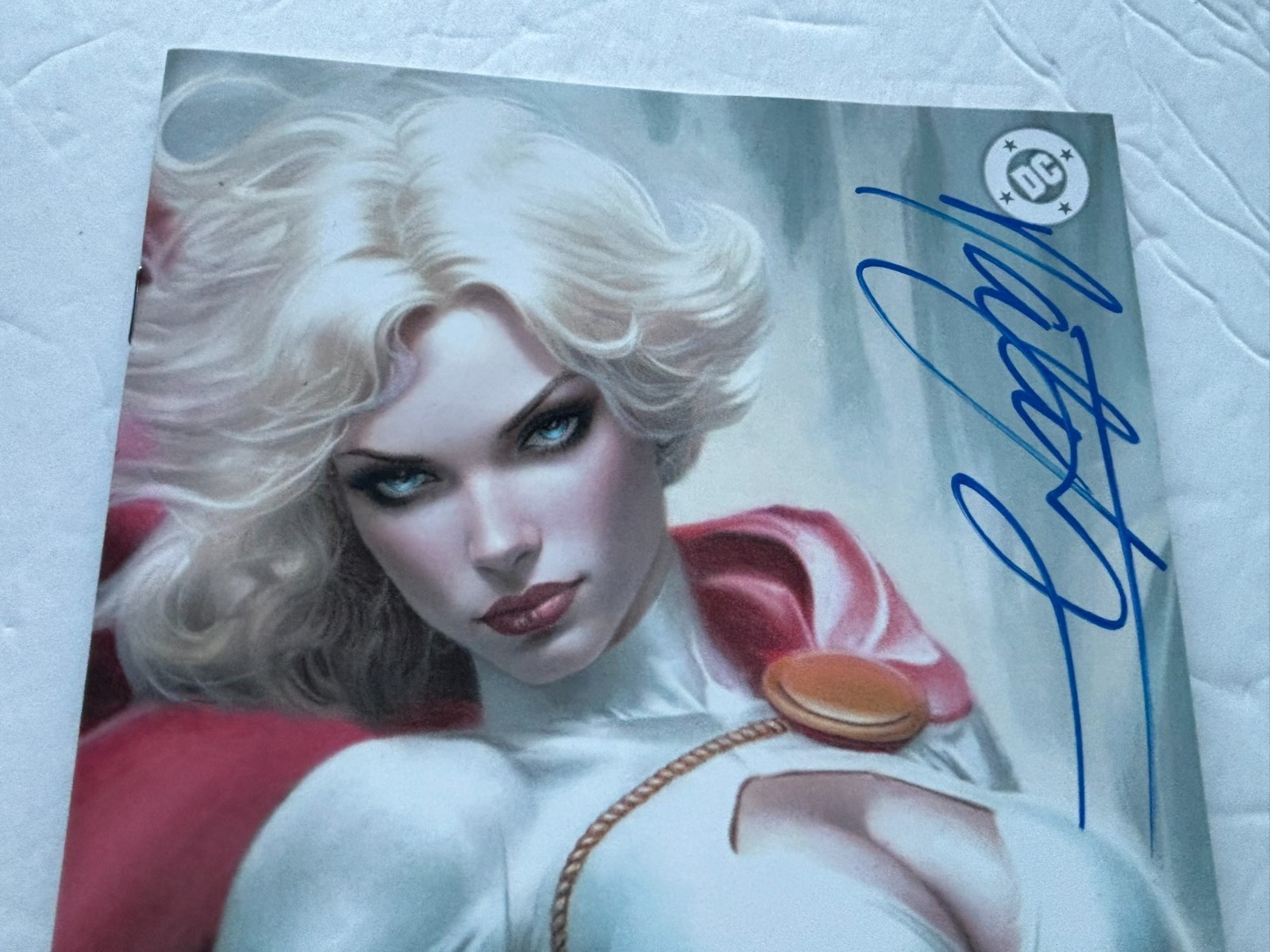 2025 DC Comics Action Comics Natali Sanders Exclusive Virgin Variant #1 Signed Item image 2