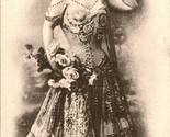 Vtg Cartolina Circa 1910 - Donna (?) IN Exoxic Abito E Fiore Bouquet - £8.97 GBP