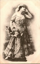 Vtg Cartolina Circa 1910 - Donna (?) IN Exoxic Abito E Fiore Bouquet - £8.87 GBP