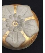 Concrete Paperweight - Plumeria - Gold Highlights B - €15,38 EUR