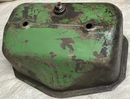 John Deere valve cover for late model B tractor - £21.11 GBP