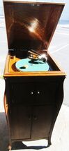 Victrola Victor Talking Machine Oak Cabinet Model A Circa 1918 639975 - $1,595.00