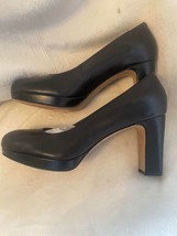 NWOB Clarks Black Leather Pumps Scuff on one Heel Size 10 - $25.74