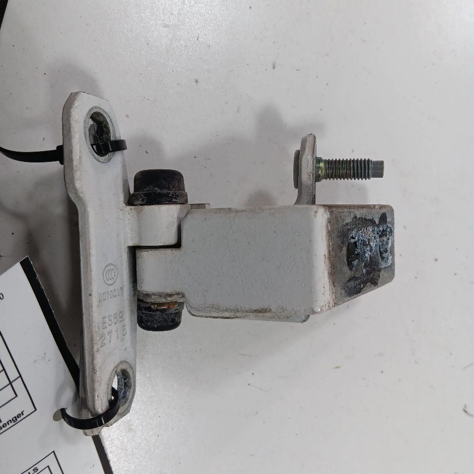 INFINITI Q50 Door Hinge Set Left Rear  2014 2015 2016 2017 2018 - $25.84