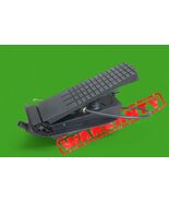 1997-2004 porsche boxster 996 fuel gas throttle accelerator speed pedal oem - $2,360.73 MXN