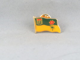 Vintage Tourist Pin - Sakatchewan Flag with Tiger Lily - Celluloid Pin  - £11.79 GBP