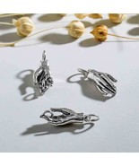 Right Hand with Hidden Loop Charm 21x7mm - $517.10 MXN