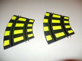 ARTIN 1/43RD SLOT CAR ACCESSORY-- 2 CURVE TRACK SECTIONS W/YELLOW LINES ... - $4.45