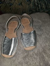 Mibo  Sandals Size 4 Silver Flats Shoes Glitter Peep Toe Express Shipping - £17.95 GBP