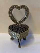 Bejeweled Vanity Chair Jeweled Pill/Trinket Box 2003 Beautiful Magnetic ... - $270.09 MXN
