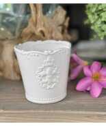 Embossed White Fleur De Lis Pot - Small - €24,19 EUR