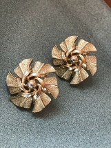 Vintage CORO Signed Goldtone Pinwheel Flower Clip Earrings – marked on backsides - £11.87 GBP
