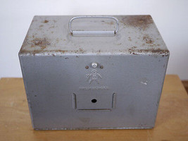 Vintage 50s Brumberger Super 8mm Film Reel Holder Carry Case Hammered Metal Box - £48.10 GBP