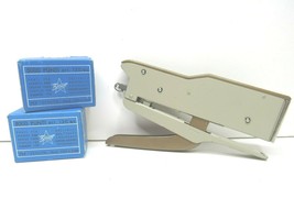 VTG ZENITH 548E Manual Metal Durable Desktop Plier Stapler &amp; Staples Italy WORKS - £46.57 GBP