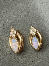 Vintage Avon Signed Pinched Faux Oval Cab &amp; Clear Rhinestone Accents Goldtone - £8.94 GBP