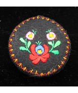 Vtg Round Hand Embroidery Folk Flower Art Felt Wool Trinket Jewelry Sewi... - €17,11 EUR