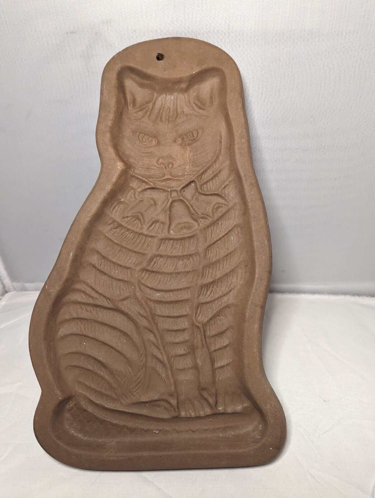 Primary image for Vintage Hartstone Pottery Sitting Tabby Cat Cookie Mold Craft Mold Bow Bell Sign