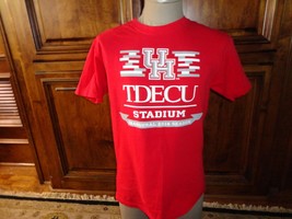 Red University Houston Cougars TDECU 2014 Stadium Inaugural Season t-shirt Sz M - £15.43 GBP