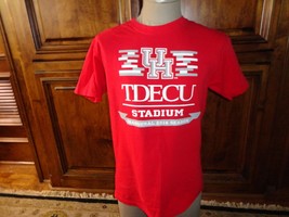 Red University Houston Cougars TDECU 2014 Stadium Inaugural Season t-shirt Sz M - £14.65 GBP