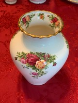 1962 Royal Albert Old Country Roses Fine China Vase  Never used - £46.61 GBP