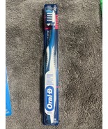 (1) Crest Oral-B Toothbrush Adults CrossAction Pro-Health Soft 2011 - $184.35 MXN