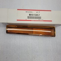 Mitsubishi FUSO Left Reflector MK580034 - $368.16 MXN