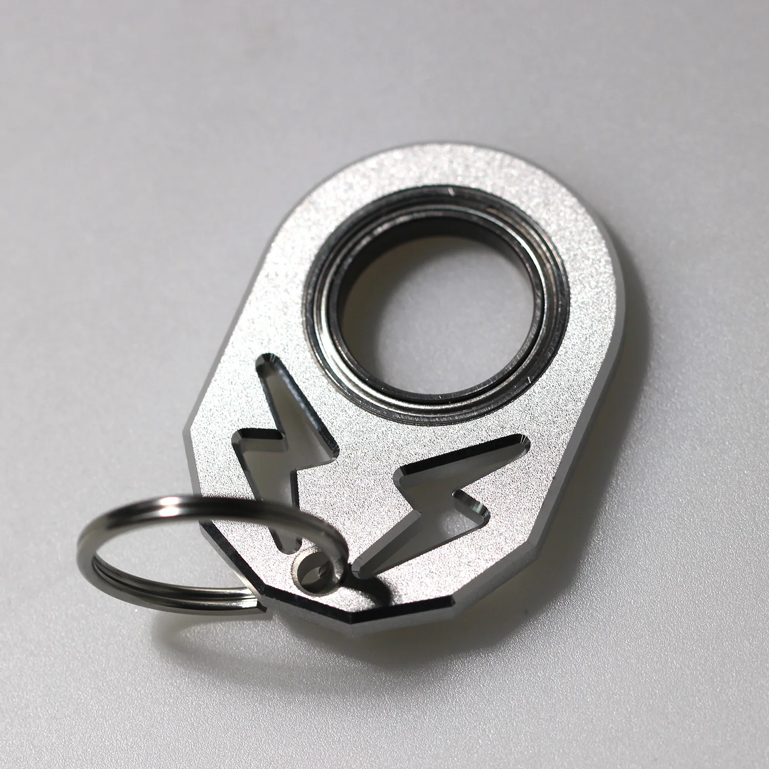 Lightning keychain Aluminum alloy fingertip rotating ing, decompression, cool an - £31.97 GBP
