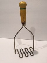 Vintage Potato Masher Yellow &amp; Green Wooden Handle Country Kitchen Tool ... - £11.41 GBP