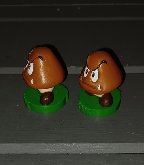 SUPER MARIO CHESS NEW REPLACEMENT 2 PIECE GOOMBA MUSHROOM ROOK PIECES Item image 3