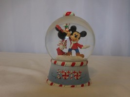 Disney Christmas Minnie Kissing Mickey Mouse Snow Globe Under the Mistle... - $30.70