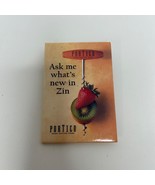 Portico Ask Me What&#39;s New in Zin Server Waiter Pin Button Restaurant 90&#39;s - €4,02 EUR