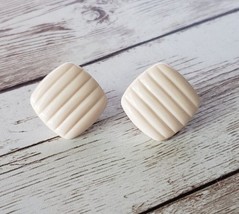 Vintage Avon Clip On Earrings - Cream Rounded Square 7/8&quot; - £11.21 GBP