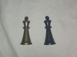2 Black &amp; White Queens Replacement Parts/Pieces Radio Shack Chess Champi... - $6.29