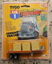 Vintage Tyco US1 Electric Trucking Roadway Flatbed Trailer w/ crates box... - $65.00