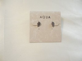 Aqua 1/4&quot; Antiqued Leaf Stud Earrings T101 - £6.78 GBP