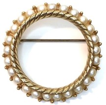 Vintage Gold Tone Ivory Color Faux Pearl Open Circle Wreath Pin Brooch 1.5&quot; - $10.00