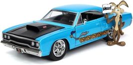 Hollywood Rides Looney Tunes 70 Plymouth Road Runner w/ Wile E Coyote 1/24 Scale image 5