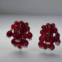 Vintage Red Bead Cluster Clip-On Earrings – Faceted Dangle Costume Jewelry - €8,47 EUR