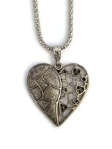 Silver Tone Filigree Heart Pendant Elegant Necklace - £14.32 GBP
