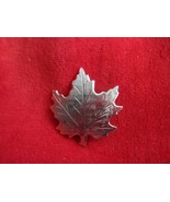Vintage Gold Tone Maple Leaf Pin - £5.34 GBP